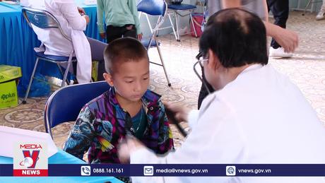 Khám sức khỏe miễn phí cho trẻ em vùng cao