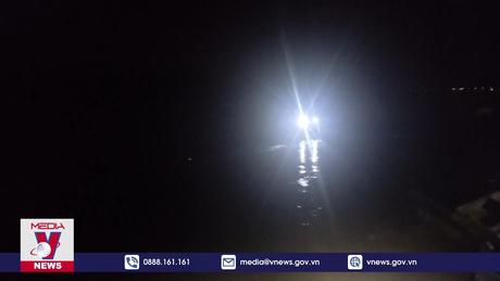 Xuyên đêm tìm kiếm hai công nhân mất tích trên sông Ba