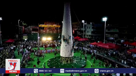 Độc đáo leo cột, cướp bánh bao tại Hong Kong, Trung Quốc