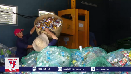 Bình Định thu gom rác thải nhựa từ tàu cá về bờ