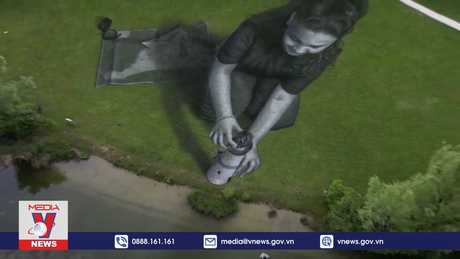 Tranh 3D khổng lồ kêu gọi giải quyết vấn đề di cư