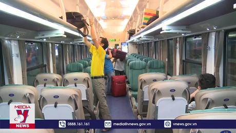 Đường sắt chạy nhiều tàu du lịch miền Trung dịp hè