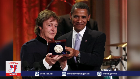 Nhạc sĩ đầu tiên của Anh trở thành tỷ phú