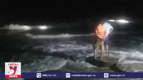 Hà Tĩnh nỗ lực tìm kiếm 2 học sinh mất tích khi đang tắm biển