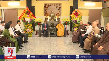 Phó Thủ tướng Trần Lưu Quang thăm, chúc mừng lễ Phật đản tại TP.HCM