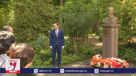 ĐSQ Việt Nam tại Pháp và Bỉ kỷ niệm Ngày sinh Chủ tịch Hồ Chí Minh