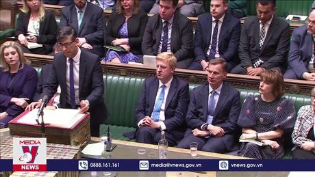 Thủ tướng Anh xin lỗi về bê bối truyền máu “bẩn”