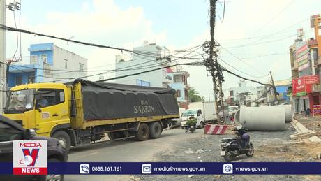 Gần 5 năm thi công 1km đường chưa xong