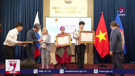 Trao tặng huân, huy chương cho các thành viên Hội Hữu nghị Nga-Việt