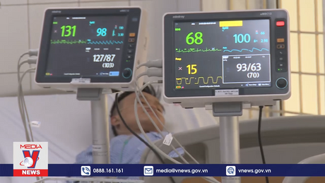 Tích cực cứu chữa nạn nhân vụ cháy ở Cầu Giấy