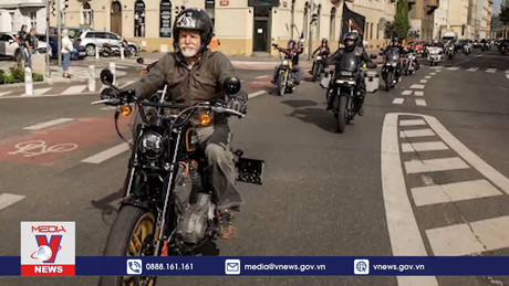 Tổng thống Séc nhập viện sau tai nạn xe mô tô