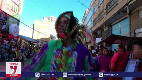 Tưng bừng lễ hội Chúa quyền năng tại Bolivia