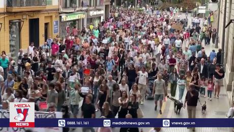 Biểu tình phản đối du lịch ồ ạt tại Tây Ban Nha