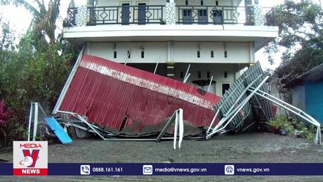 Núi lửa Ibu ở Indonesia lại phun trào