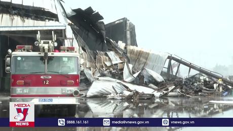 Cháy lớn kho tập kết phế liệu trong đêm tại Ninh Bình