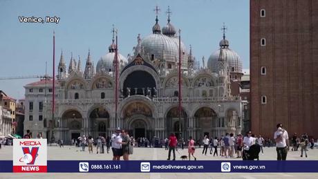 Chống quá tải du lịch tại những điểm du lịch nổi tiếng thế giới