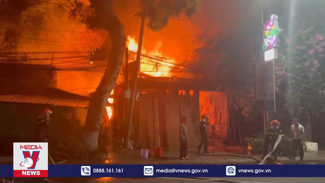 Cháy xưởng gỗ ở Đồng Tháp