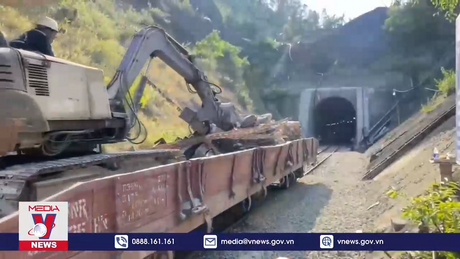 Hầm Chí Thạnh tiếp tục sạt lở, lùi thời gian thông tàu