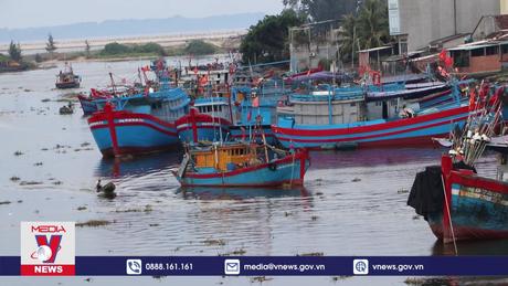 Cửa biển bị bồi lấp, tàu thuyền ra vào khó khăn