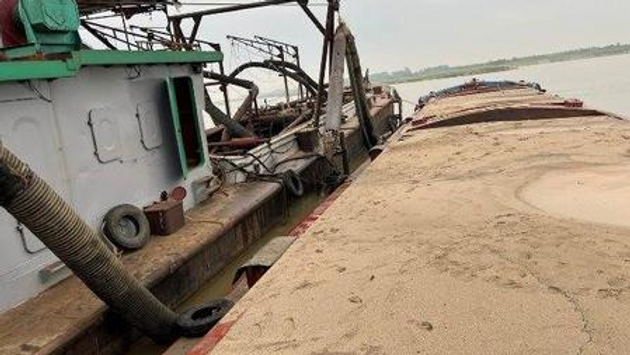 Bắt 2 tàu 