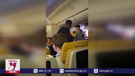 Lý do hành khách Singapore Airlines bị hất tung