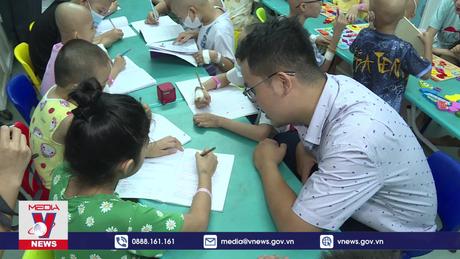 Lớp học tình thương của bệnh nhi ung thư