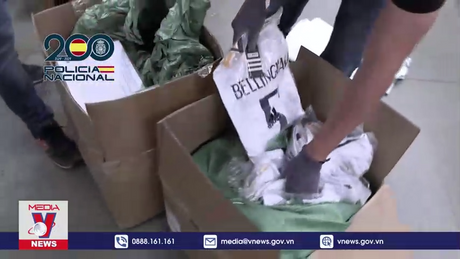 Tây Ban Nha thu giữ 11 tấn áo bóng đá giả