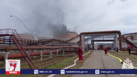 Cháy lớn gây thương vong ở nhà máy lọc dầu Nga