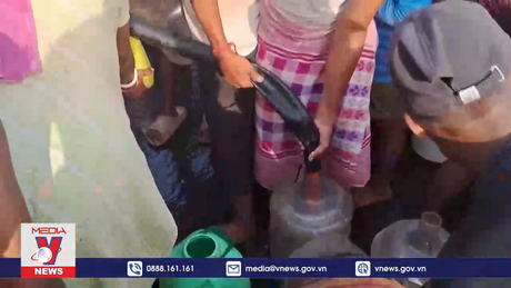 Người dân Ấn Độ chật vật vì thiếu nước trong nắng nóng