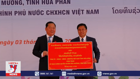 Việt Nam bàn giao dự án trường Trung học phổ thông huyện Huamueang cho Lào