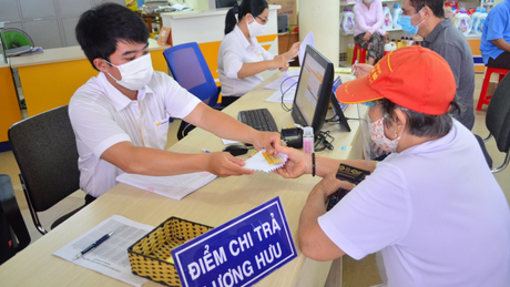 Hà Nội: Đồng loạt chi trả lương hưu từ 4/6, từ tháng 7 sẽ nhận lương qua tài khoản