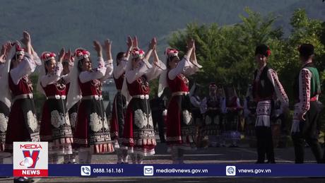 Tưng bừng lễ hội hoa hồng Bulgaria