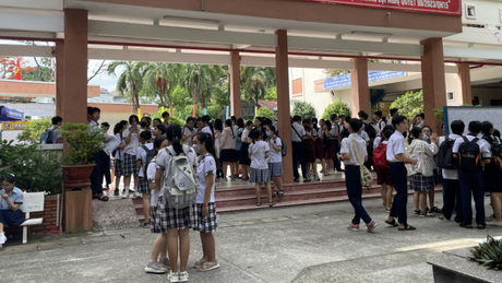 Gần 100 000 thí sinh làm thủ tục dự thi tại TP Hồ Chí Minh