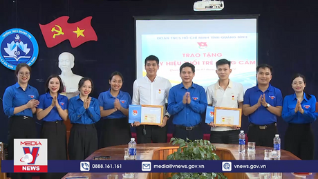 Trao huy hiệu “Tuổi trẻ dũng cảm” đến 3 đoàn viên thanh niên cứu người