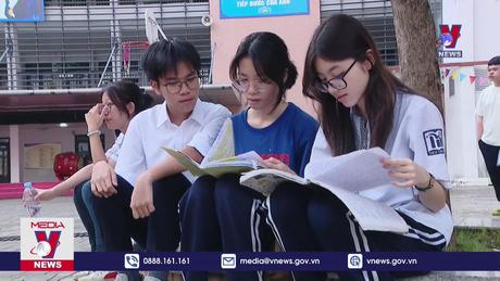 Kết thúc ngày thi đầu tiên cuộc đua vào lớp 10 Hà Nội 