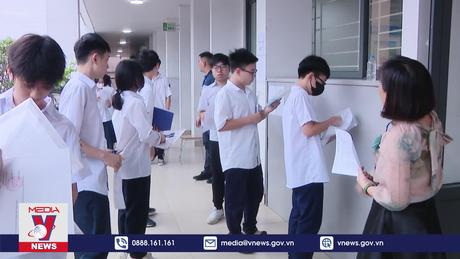 Kết thúc môn Ngữ văn kỳ thi lớp 10 Hà Nội
