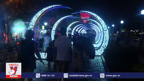 Nhộn nhịp phố đi bộ đầu tiên ở Đà Nẵng