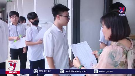 2 thí sinh mang điện thoại bị đình chỉ thi lớp 10 Hà Nội