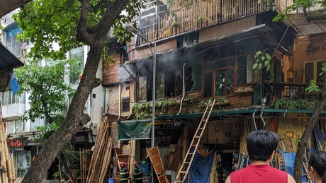 Cháy lớn tại một cơ sở kinh doanh trên phố Hàng Vải, Hà Nội