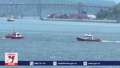 Thủy phi cơ va chạm tàu chở khách ở Canada