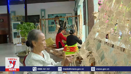 Giữ nghề đan võng ngô đồng ở Cù Lao Chàm