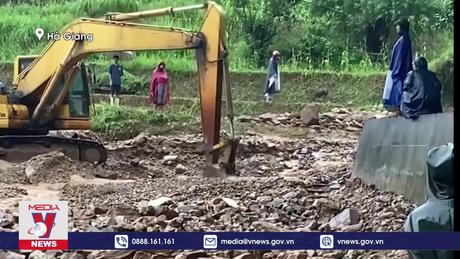 Mưa lớn gây sạt lở nhiều tuyến đường ở Hà Giang