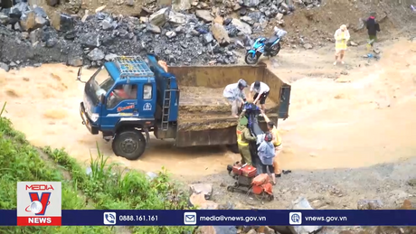 Lũ lụt, sạt lở gây ách tắc giao thông tại Hà Giang