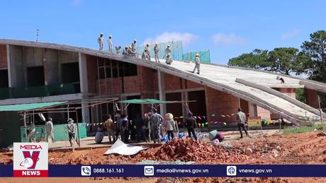 Tháo dỡ công trình vi phạm ở Sân Golf Đồi Cù 