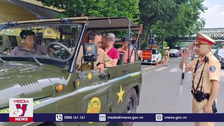 CSGT Hà Nội xử lý nhiều tài xế xe 'u-oát' chở khách vi phạm