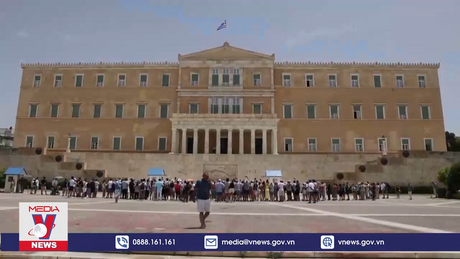 Hy Lạp đóng cửa trường học, điểm du lịch vì nắng nóng gay gắt