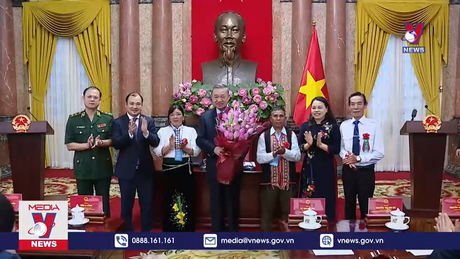 Chủ tịch nước gặp mặt người có uy tín tiêu biểu trong đồng bào dân tộc 