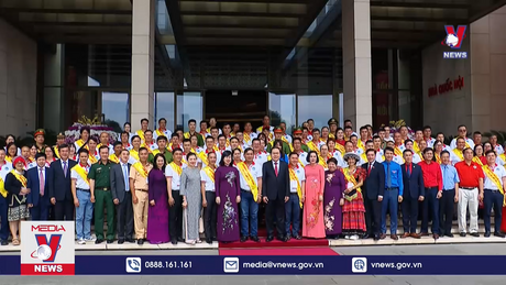 Chủ tịch Quốc hội gặp mặt người hiến máu tiêu biểu toàn quốc 