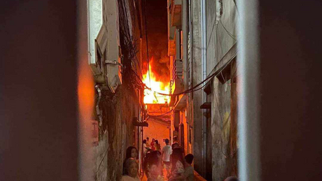 Cháy nhà dân tại ngõ Trại Cá (Trương Định, Hà Nội)