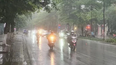 Thời tiết 15/4: Bắc Bộ và Nam Bộ​ có mưa và dông